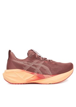 Buty do biegania Asics Novablast 5 1012B765 Czerwony ze sklepu eobuwie.pl w kategorii Buty sportowe damskie - zdjęcie 184590717
