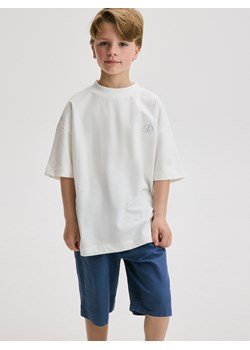 Reserved - T-shirt oversize z haftem - złamana biel ze sklepu Reserved w kategorii T-shirty chłopięce - zdjęcie 184599019