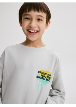Reserved - Longsleeve oversize z nadrukiem - jasnoszary ze sklepu Reserved w kategorii T-shirty chłopięce - zdjęcie 184599216