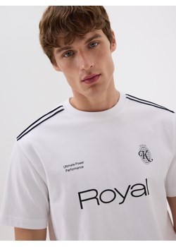Reserved - T-shirt comfort z nadrukiem - biały - id: 256FP-00X - marki Reserved - 184600877 Reserved - T-shirt comfort z nadrukiem - biały ze sklepu Reserved w kategorii T-shirty męskie - zdjęcie 184600877