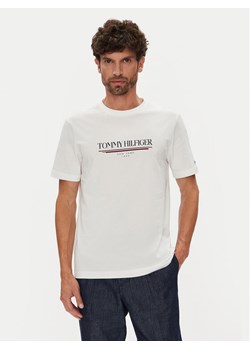 Tommy Hilfiger T-Shirt Brand Love MW0MW40324 Biały Regular Fit ze sklepu MODIVO w kategorii T-shirty męskie - zdjęcie 184605107