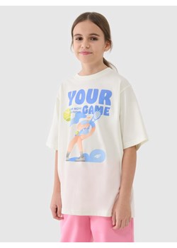 Dziewczęcy t-shirt oversize z nadrukiem 4F 4FJASAW24TTSHF2592 - biały ze sklepu Sportstylestory.com w kategorii Bluzki dziewczęce - zdjęcie 184610756