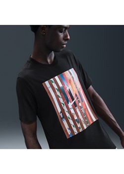 T-shirt Nike Sportswear - Czerń ze sklepu Nike poland w kategorii T-shirty męskie - zdjęcie 184611357
