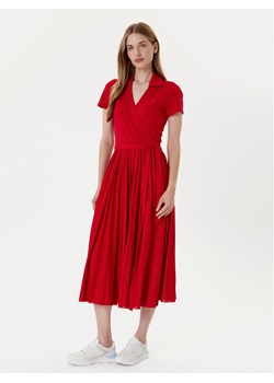 Tommy Hilfiger Sukienka codzienna 1985 WW0WW45733 Czerwony Regular Fit ze sklepu MODIVO w kategorii Sukienki - zdjęcie 184613236