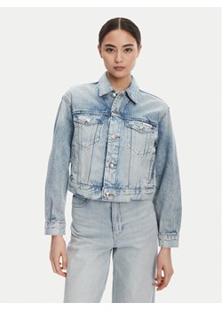 Calvin Klein Jeans Kurtka jeansowa 90s LV047C791G Niebieski Relaxed Fit ze sklepu MODIVO w kategorii Kurtki damskie - zdjęcie 184613279