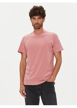 Tommy Jeans T-Shirt Linear Chest DM0DM21780 Różowy Slim Fit ze sklepu MODIVO w kategorii T-shirty męskie - zdjęcie 184613319
