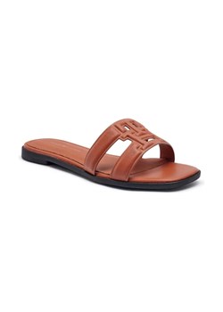 Tommy Hilfiger Skórzane klapki ze sklepu Gomez Fashion Store w kategorii Klapki damskie - zdjęcie 184614415
