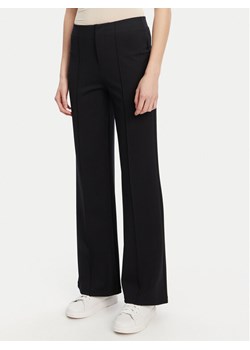 Guess Spodnie materiałowe V5YB11 KCX42 Czarny Regular Fit ze sklepu MODIVO w kategorii Spodnie damskie - zdjęcie 184615065