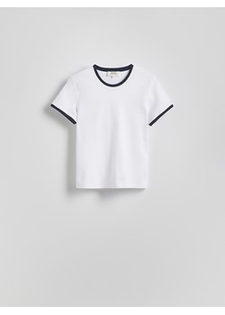 Reserved - T-shirt z kontrastową lamówką - biały ze sklepu Reserved w kategorii Bluzki damskie - zdjęcie 184618316
