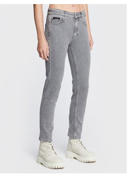 Calvin Klein Jeansy K20K204515 Szary Slim Fit ze sklepu MODIVO w kategorii Jeansy damskie - zdjęcie 184623655