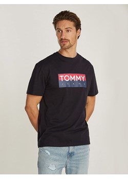 TOMMY JEANS Koszulka w kolorze czarnym ze sklepu Limango Polska w kategorii T-shirty męskie - zdjęcie 184627545