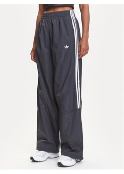 adidas Spodnie dresowe adicolor Teamgeist JD0256 Czarny Oversize - id: 0000304812651 - marki adidas - 184629066 adidas Spodnie dresowe adicolor Teamgeist JD0256 Czarny Oversize ze sklepu MODIVO w kategorii Spodnie damskie - zdjęcie 184629066