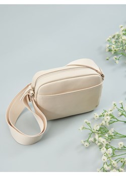 Sinsay - Torebka crossbody z imitacji skóry - kremowy - id: 147GK-02X - marki Sinsay - 184642905 Sinsay - Torebka crossbody z imitacji skóry - kremowy ze sklepu Sinsay w kategorii Listonoszki - zdjęcie 184642905
