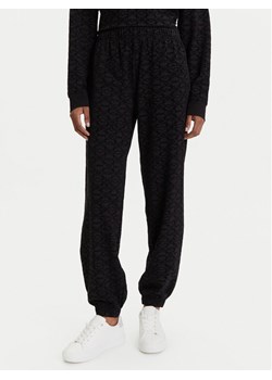 HUGO Spodnie dresowe 50545211 Czarny Regular Fit - id: 0000305205476 - marki Hugo Boss - 184644669 HUGO Spodnie dresowe 50545211 Czarny Regular Fit ze sklepu MODIVO w kategorii Spodnie damskie - zdjęcie 184644669