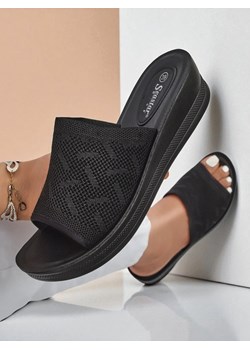 Damskie klapki Kallista na koturnie czarne z eko skóry i tkaniny lato ze sklepu royalfashion.pl w kategorii Klapki damskie - zdjęcie 184645759