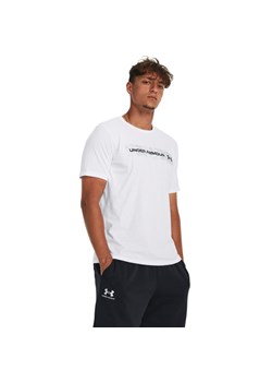 Męski t-shirt z nadrukiem Under Armour UA Camo Chest Stripe SS - biały ze sklepu Sportstylestory.com w kategorii T-shirty męskie - zdjęcie 184648067