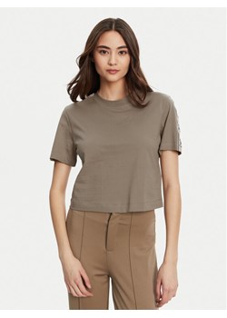 Guess T-Shirt V3RI08 I3Z14 Brązowy Regular Fit ze sklepu MODIVO w kategorii Bluzki damskie - zdjęcie 184650075