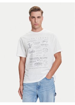 Tommy Jeans T-Shirt Archive Logos DM0DM21584 Biały Relaxed Fit ze sklepu MODIVO w kategorii T-shirty męskie - zdjęcie 184661037