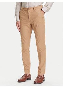 BOSS Chinosy P-Kaiton1 50543945 Beżowy Slim Fit ze sklepu MODIVO w kategorii Spodnie męskie - zdjęcie 184661065