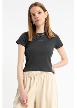 Szary crop top z dzianiny prążkowanej, kolor - szary, rozmiar - 170 ze sklepu REPORTER w kategorii Bluzki dziewczęce - zdjęcie 184668707