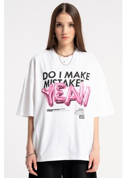 Biały t-shirt z autorską grafiką z przodu, kolor - biały, rozmiar - 140 ze sklepu REPORTER w kategorii Bluzki dziewczęce - zdjęcie 184668726
