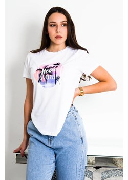 BIAŁY T-SHIRT Z APLIKACJĄ HELLO SUMMER ze sklepu olika.com.pl w kategorii Bluzki damskie - zdjęcie 184669086