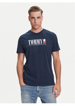 Tommy Jeans T-Shirt Dna Flag DM0DM21941 Granatowy Regular Fit ze sklepu MODIVO w kategorii T-shirty męskie - zdjęcie 184670285