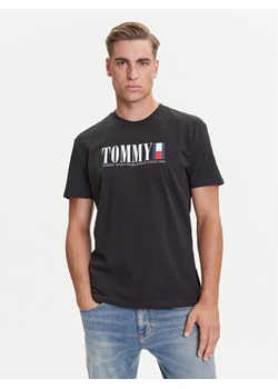 Tommy Jeans T-Shirt Dna Flag DM0DM21941 Czarny Regular Fit ze sklepu MODIVO w kategorii T-shirty męskie - zdjęcie 184670369
