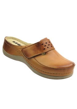 Skórzane klapki damskie brąz Leon 902 ze sklepu ulubioneobuwie w kategorii Klapki damskie - zdjęcie 184676969