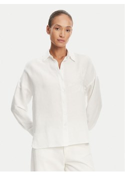 Tatuum Koszula Jenna T2504.083 Biały Relaxed Fit ze sklepu MODIVO w kategorii Koszule damskie - zdjęcie 184677636