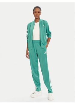 adidas Dres Essentials 3-Stripes JD2687 Zielony Regular Fit ze sklepu MODIVO w kategorii Dresy damskie - zdjęcie 184681917