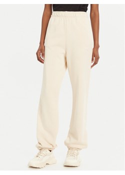 PINKO Spodnie dresowe Pazzo 105508 A2RB Beżowy Regular Fit ze sklepu MODIVO w kategorii Spodnie damskie - zdjęcie 184688545