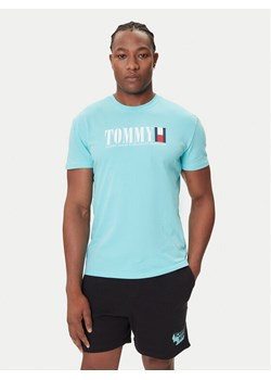Tommy Jeans T-Shirt Dna Flag DM0DM21941 Zielony Regular Fit ze sklepu MODIVO w kategorii T-shirty męskie - zdjęcie 184688635