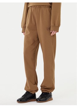 PINKO Spodnie dresowe Pazzo 105508 A2RB Brązowy Regular Fit ze sklepu MODIVO w kategorii Spodnie damskie - zdjęcie 184693415
