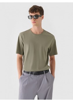 Męski t-shirt basic Outhorn OTHWAW24TTSHM2155 - khaki ze sklepu Sportstylestory.com w kategorii T-shirty męskie - zdjęcie 184693498