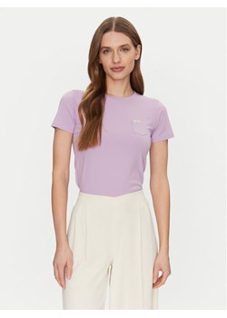 Guess Jeans T-Shirt W5RI52 J1314 Fioletowy Regular Fit ze sklepu MODIVO w kategorii Bluzki damskie - zdjęcie 184694297