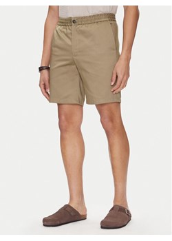 AMI PARIS Szorty materiałowe HSO303.CO0103 Khaki Regular Fit ze sklepu MODIVO w kategorii Spodenki męskie - zdjęcie 184698895