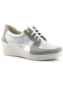 Skórzane sneakersy damskie na koturnie - HELIOS Komfort 373, szare z połyskiem ze sklepu ulubioneobuwie w kategorii Półbuty damskie - zdjęcie 184699887