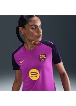 Damska koszulka piłkarska z krótkim rękawem Nike Dri-FIT FC Barcelona Strike - Fiolet ze sklepu Nike poland w kategorii Bluzki damskie - zdjęcie 184704257