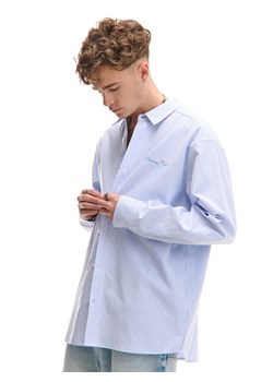 Cropp - Koszula w niebieskie paski z haftem - niebieski ze sklepu Cropp w kategorii Koszule męskie - zdjęcie 184715156