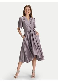 Swing Sukienka koktajlowa 5AJ04000 Fioletowy Regular Fit ze sklepu MODIVO w kategorii Sukienki - zdjęcie 184722486