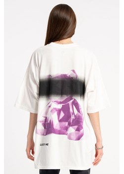 Biały t-shirt oversize z autorską grafiką z tyłu, kolor - biały, rozmiar - 140 ze sklepu REPORTER w kategorii Bluzki dziewczęce - zdjęcie 184723629
