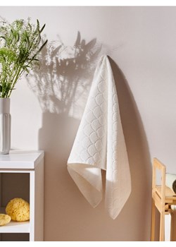 Sinsay - Ręcznik z żakardowym wzorem - kremowy ze sklepu Sinsay w kategorii Ręczniki - zdjęcie 184729657