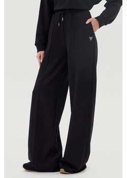 GUESS Czarne dresowe spodnie damskie Primula, Rozmiar XS ze sklepu outfit.pl w kategorii Spodnie damskie - zdjęcie 184734188