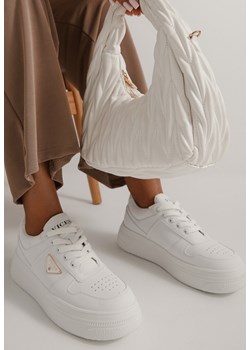 Białe Sneakersy Vices na Grubej Podeszwie z Geometryczną Ozdobą i Perforacją Karvesa ze sklepu born2be.pl w kategorii Buty sportowe damskie - zdjęcie 184735966