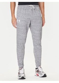 Under Armour Spodnie dresowe Ua Rival Terry Jogger 1380843-011 Szary Fitted Fit ze sklepu MODIVO w kategorii Spodnie męskie - zdjęcie 184738919