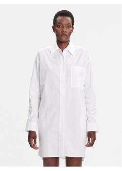 Calvin Klein Jeans Sukienka koszulowa LV047C022G Biały Oversize ze sklepu MODIVO w kategorii Sukienki - zdjęcie 184749437