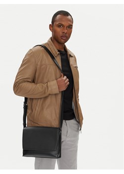 Saszetka Calvin Klein Micro Pebble Messenger 27 LV04D3034G Czarny ze sklepu eobuwie.pl w kategorii Saszetki - zdjęcie 184752737