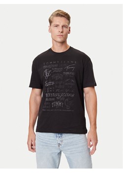 Tommy Jeans T-Shirt Archive Logos DM0DM21584 Czarny Relaxed Fit ze sklepu MODIVO w kategorii T-shirty męskie - zdjęcie 184752979