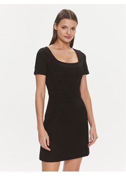Guess Sukienka codzienna W4RK15 KBJP2 Czarny Regular Fit ze sklepu MODIVO w kategorii Sukienki - zdjęcie 184753008
